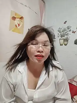 Snapshot of Cover-baa chatting on June 1, 2:08 pm Cover-baa online show from June 1, 2:08 pm