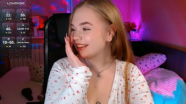 EmiRisse online show from November 28, 4:42 pm