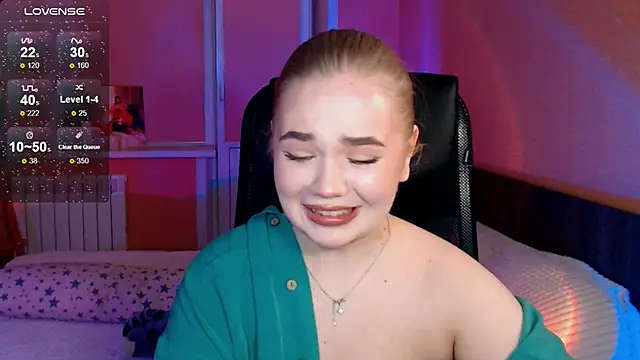 EmiRisse online show from December 1, 3:39 pm