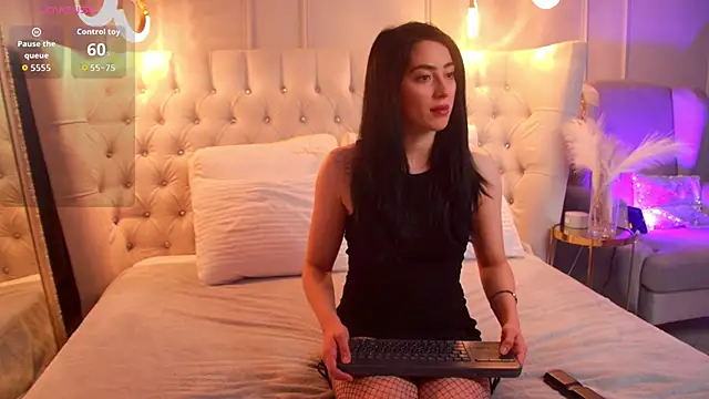 VelissaBowen online show from December 4, 9:29 am