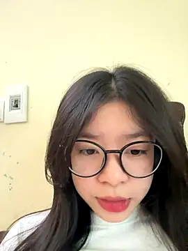 Snapshot of mau155_ chatting on November 22, 2:43 am mau155 online show from November 22, 2:43 am