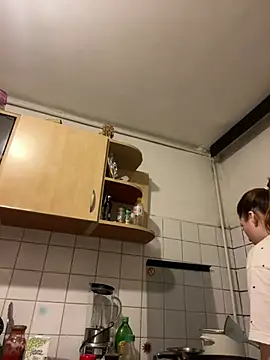 AmberRosewood online show from March 14, 4:45 pm