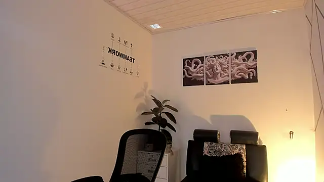 James Adams 01 online show from December 5, 12:25 pm