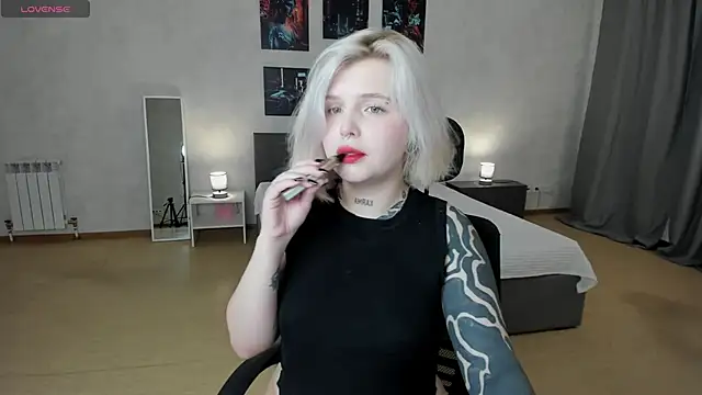 shadow  purrr online show from November 26, 1:28 am