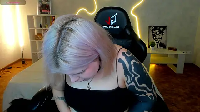 shadow  purrr online show from December 1, 1:32 am