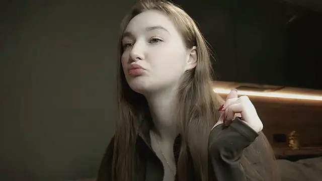 Eliravelvet online show from November 29, 6:00 pm