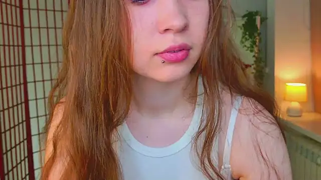 Snapshot of SilentLily chatting on November 28, 8:55 pm SilentLily online show from November 28, 8:55 pm