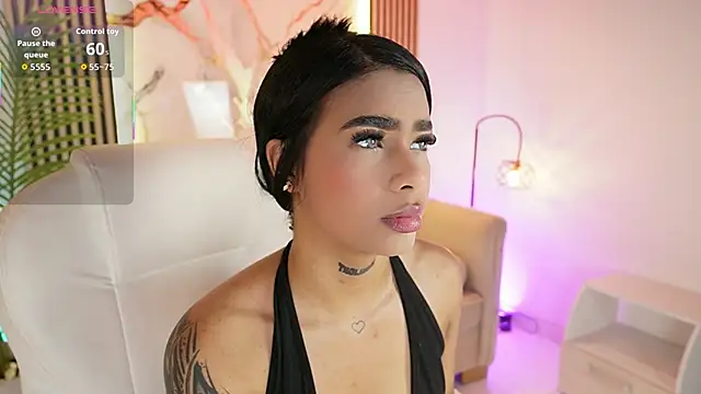 Snapshot of MeganLowell chatting on December 3, 7:12 pm MeganLowell online show from December 3, 7:12 pm