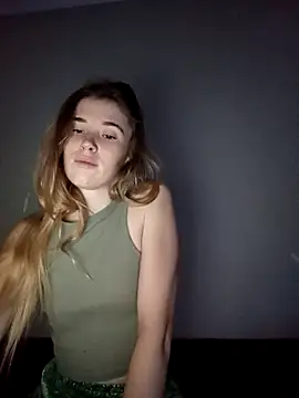 Snapshot of BarniLili chatting on December 15, 10:36 pm BarniLili online show from December 15, 10:36 pm