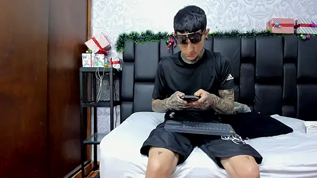 RileyNora online show from November 26, 12:50 pm