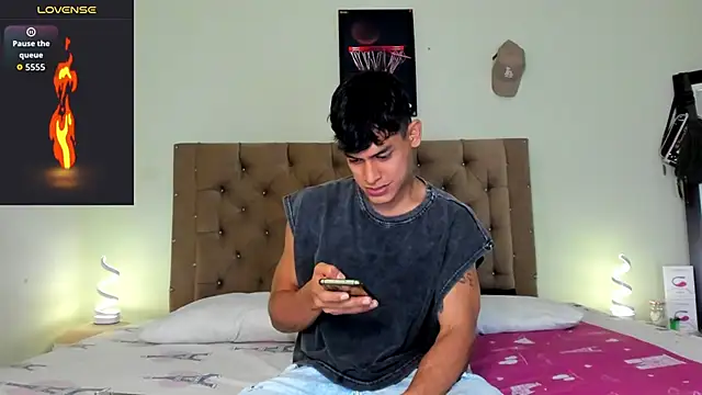 blorelopez online show from February 17, 12:51 am