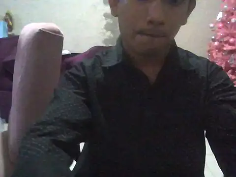 Snapshot of chikis_18 chatting on December 20, 4:19 am chikis 18 online show from December 20, 4:19 am