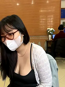 Snapshot of hide_from_colleagues chatting on January 8, 5:21 am hide from colleagues online show from January 8, 5:21 am