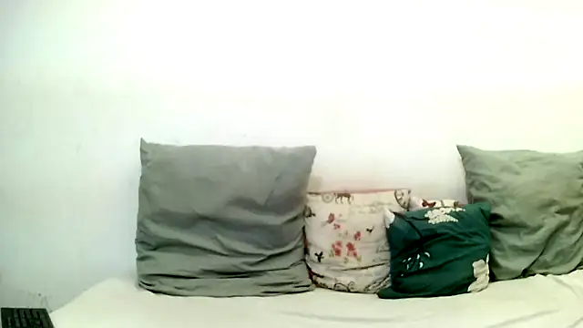 BrunetteNaomi8 online show from May 8, 10:31 am