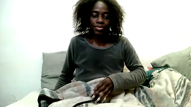 BrunetteNaomi8 online show from May 9, 1:33 am