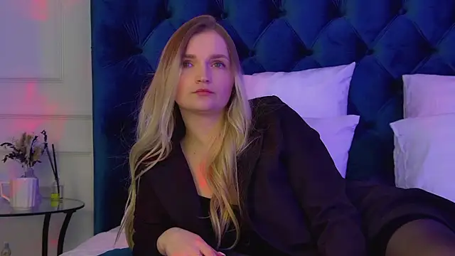 AnnyRaii online show from March 14, 6:02 pm