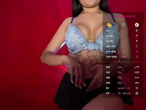 reinaass online show from May 17, 5:27 am