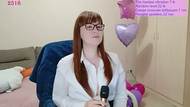 Snapshot of Foxy-lady chatting on June 7, 7:45 am Foxy-lady online show from June 7, 7:45 am