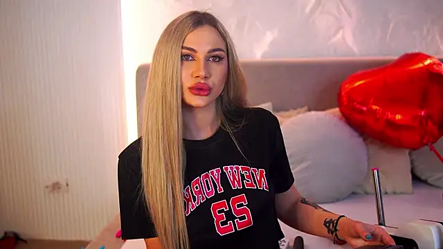 Chloe GraceeX online show from February 16, 7:10 pm