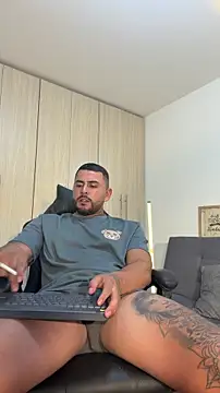 Snapshot of david10kc chatting on December 14, 7:18 pm david10kc online show from December 14, 7:18 pm