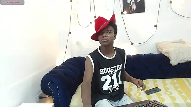 NoahJhonson69 online show from April 22, 11:56 am