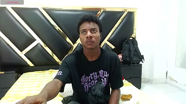 NoahJhonson69 online show from April 23, 11:31 am