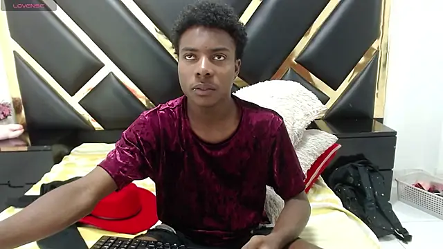 NoahJhonson69 online show from April 27, 11:19 am