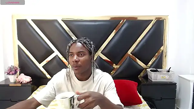 NoahJhonson69 online show from June 4, 11:27 am