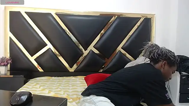 NoahJhonson69 online show from June 12, 11:31 am