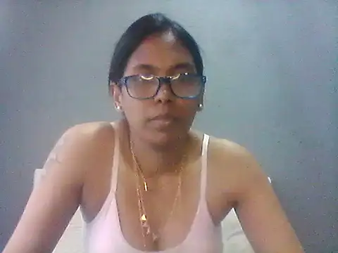 TiaBlaze online show from December 3, 9:40 am