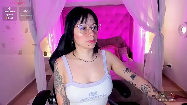 Snapshot of Annie_Petters chatting on July 25, 12:58 pm Annie Petters online show from July 25, 12:58 pm