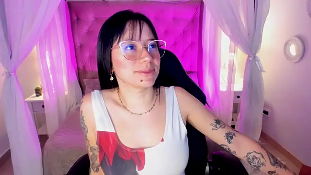Snapshot of Annie_Petters chatting on July 30, 12:48 pm Annie Petters online show from July 30, 12:48 pm
