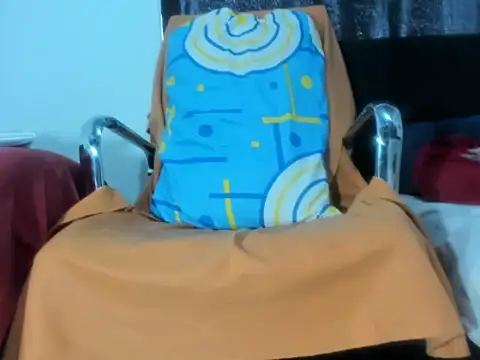 Snapshot of ebony_cristal_1 chatting on August 6, 12:18 pm ebony cristal 1 online show from August 6, 12:18 pm