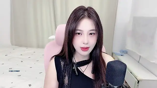Snapshot of TTtia_ chatting on July 6, 1:13 am TTtia online show from July 6, 1:13 am