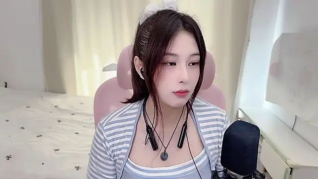 Snapshot of TTtia_ chatting on July 9, 1:20 am TTtia online show from July 9, 1:20 am