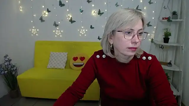 LaurenWishy online show from February 23, 6:00 am