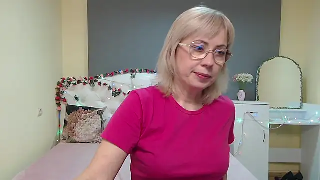 LaurenWishy online show from March 22, 12:19 pm