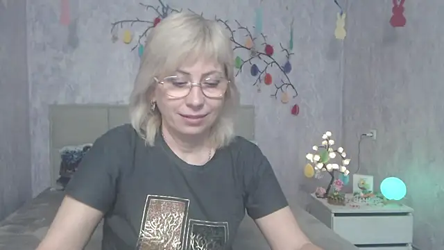LaurenWishy online show from March 31, 5:41 am