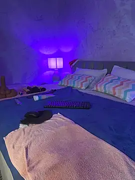 Snapshot of IsabelaStefano chatting on December 16, 3:22 am IsabelaStefano online show from December 16, 3:22 am