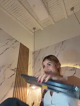 Snapshot of IsabelaStefano chatting on December 22, 3:25 am IsabelaStefano online show from December 22, 3:25 am