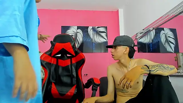 MiaAndTeylor online show from November 22, 7:24 pm