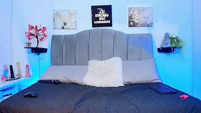 Maddy  Jones online show from January 10, 7:48 pm