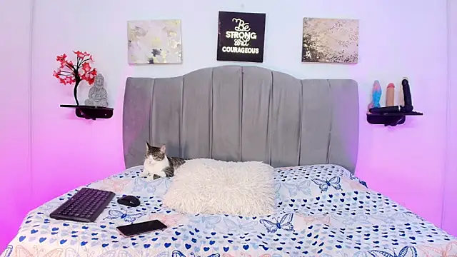 Maddy  Jones online show from February 20, 7:03 pm