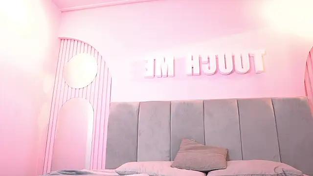 Snapshot of Bratz_luxxxury chatting on March 7, 12:51 am Bratz luxxxury online show from March 7, 12:51 am