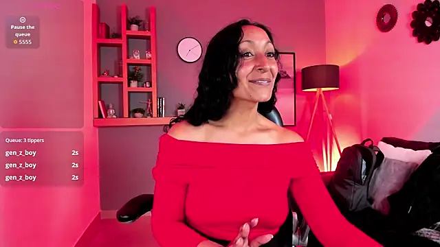 Violet Kumar online show from December 3, 7:45 pm