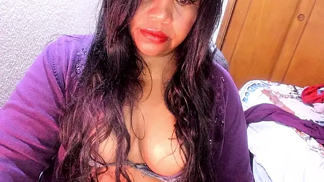 Snapshot of ebonycamelia chatting on May 3, 8:31 am ebonycamelia online show from May 3, 8:31 am