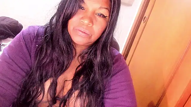 Snapshot of ebonycamelia chatting on May 11, 7:22 pm ebonycamelia online show from May 11, 7:22 pm