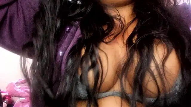 Snapshot of ebonycamelia chatting on May 19, 9:21 pm ebonycamelia online show from May 19, 9:21 pm
