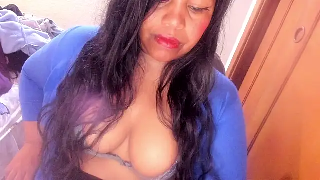 Snapshot of ebonycamelia chatting on May 20, 8:04 pm ebonycamelia online show from May 20, 8:04 pm