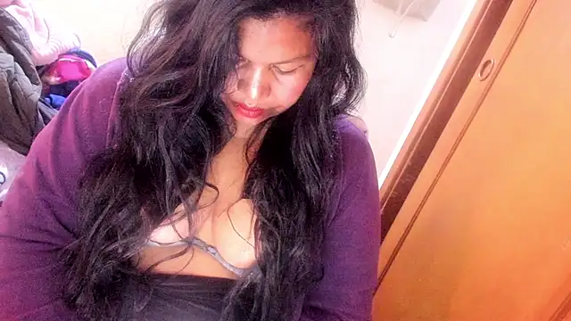 Snapshot of ebonycamelia chatting on May 25, 8:26 pm ebonycamelia online show from May 25, 8:26 pm